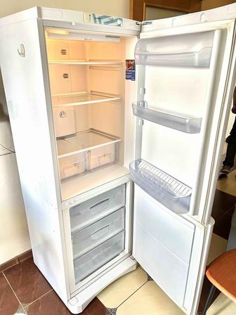 Продам холодильник с машинкой