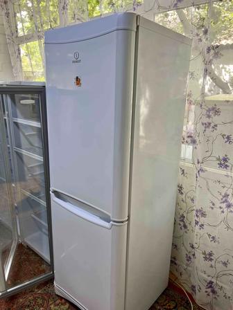 Продам холодильник с машинкой