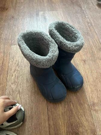Резиновые утепленные сапоги