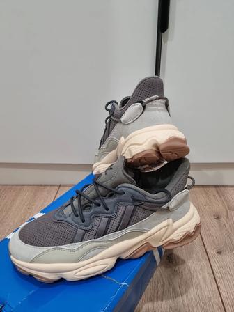 Кроссовки Adidas ozweego