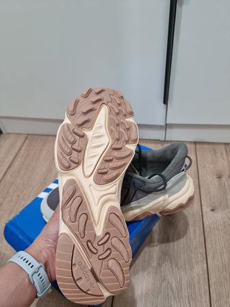 Кроссовки Adidas ozweego