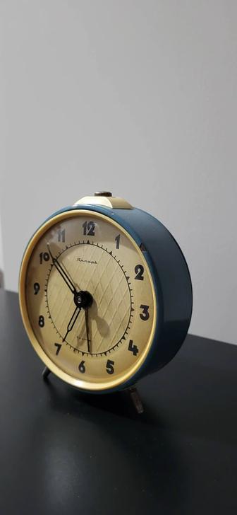 Винтажные часы будильник