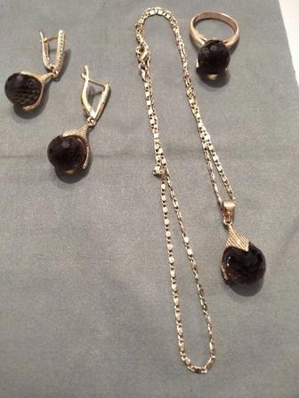 Комплект очень красивый из 4 предметов