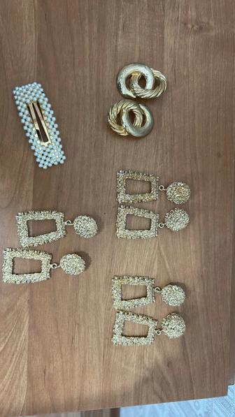 Продам бижутерию серьги из желтого металла