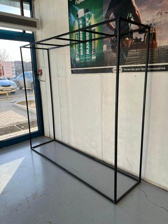 Продам стойку для одежды универсальный
