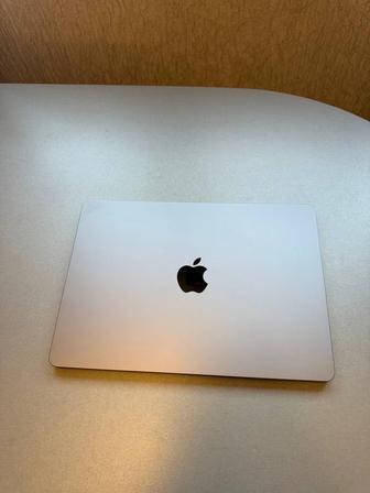 Mac Book Air M3 2024