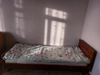 Продам односпальную кровать в отличном состоянии с двумя матрасами