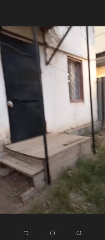 Продам дверь железную,обшита,с коробкой