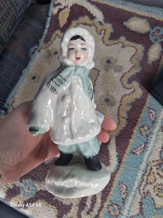 В продаже фарфоровая статуэтка Девочка с санками!!! Производство СССР!!!