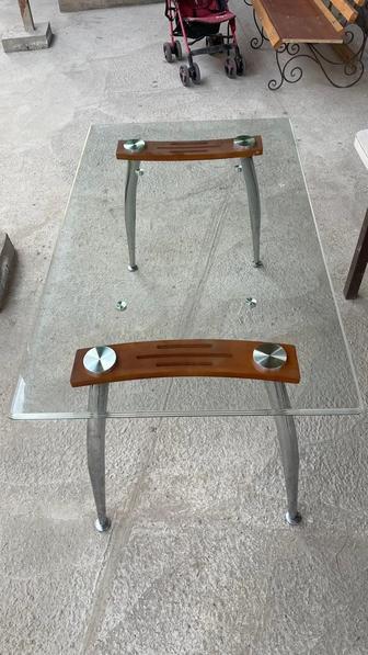 Продается стеклянный стол со стульями