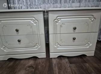 Две тумбочки белые