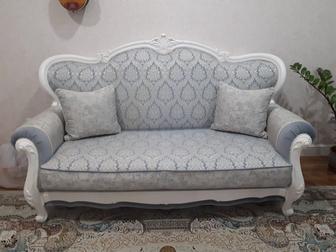 Продам уголок, диван раскладной и два кресла.