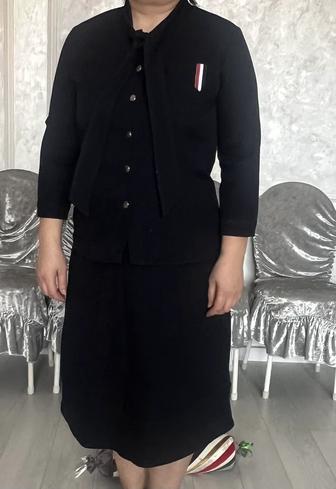Продаю деловые женские костюмы