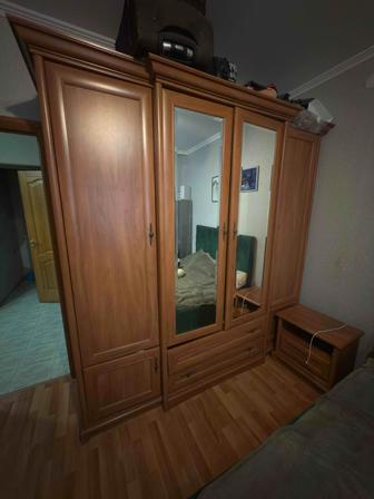 Продам шкаф и 2 тумбочки