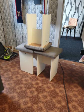 Продам кухонный уголок , стол 160/80, 3 табуретки, уголок