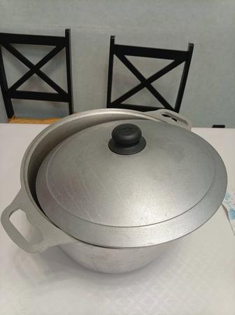 Продам казан чугунный, 10литров, почти новая