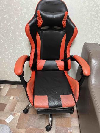 Игровое кресло в хорошем состоянии