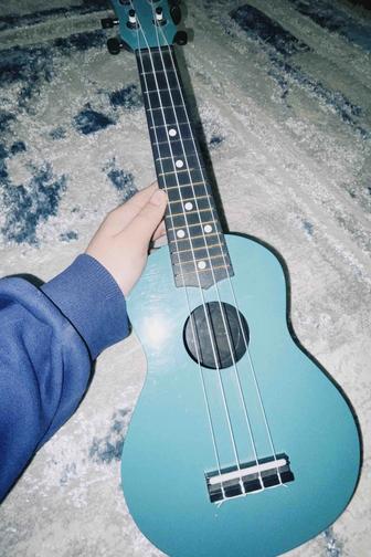 Бирюзовый укулеле сопрано