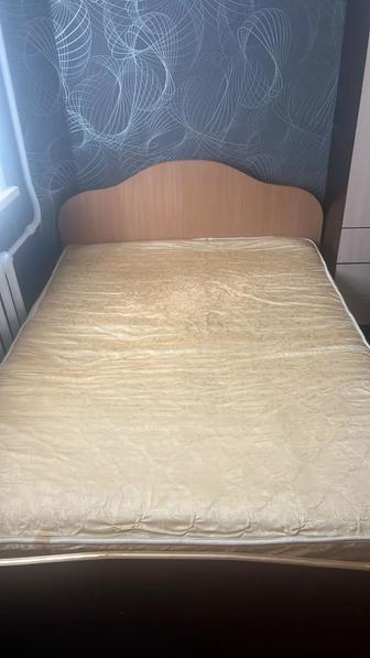 Продам кровать б/у с матрасом