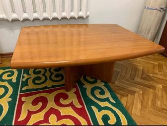 Журнальный столик из массивного дерева