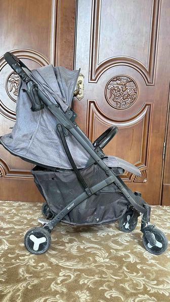 Коляска легкая удобная