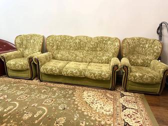 Диван с двумя креслами зеленый