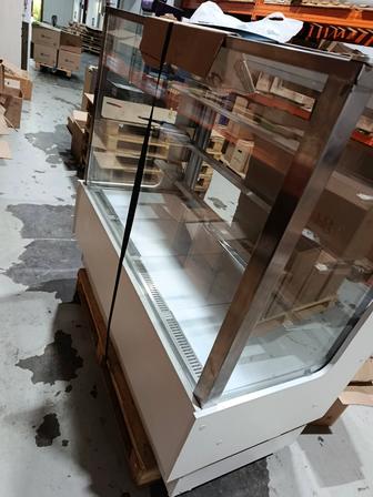 Продам кондитерские витрины