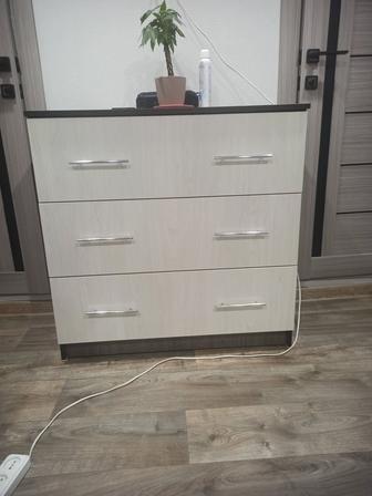 Продаю два вместительных комода