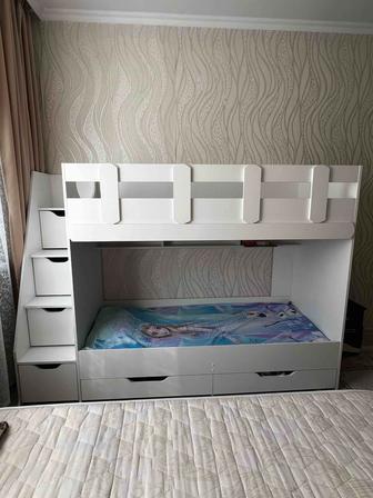 Продам детскую двухъярусную кровать