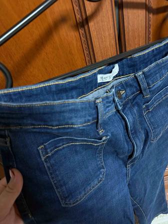 Новые джинсы клеш с идеальной посадкой