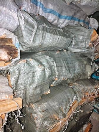 Отын қапта/дрова в мешках