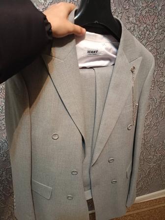 Продам костюм тройка