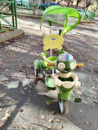 Велосипед трехколесный с родительской ручкой