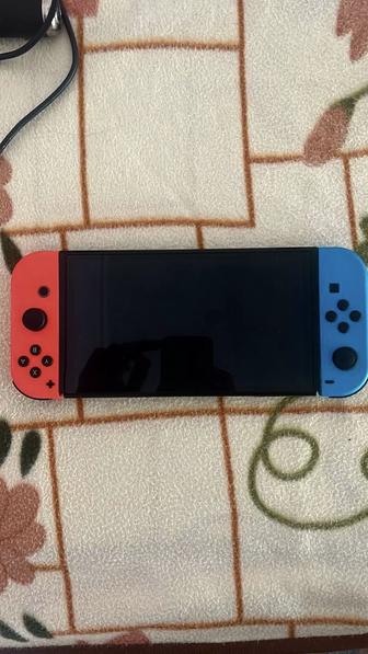 Продаю Игровую приставку Nintendo Switch OLED