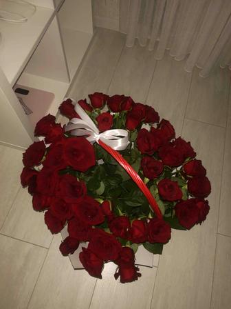Букет 51 роза в корзине