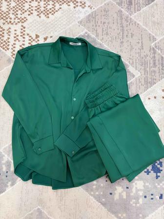 Продам женский костюм