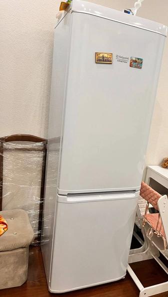 Продам холодильник ARISTON