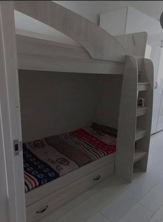 Двухъярусная кровать