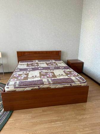 Продам кровать с тумбой