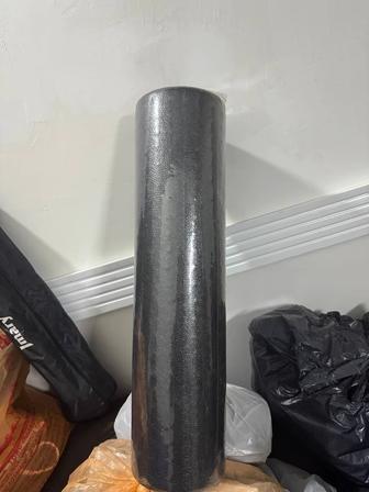 Спортивный валик 45 см черный для фитнеса, йоги роллер массажный