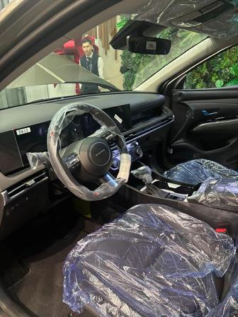 Поездки по городу и за город. Новое авто 25 года кроссовер Туксон.