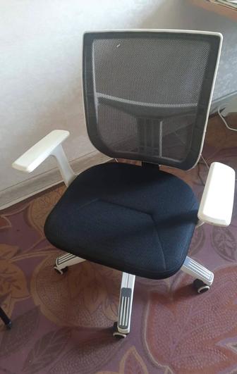 Срочно продаю компьютерный кресло