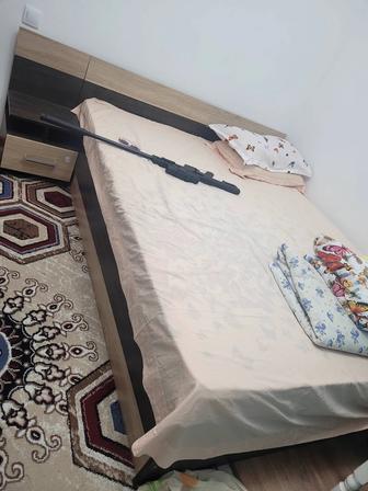 Кровать прикроватная тумбочки матрас матрас