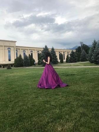 Платье Sherri Hill, в размере S