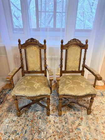 Стулья с подлокотниками