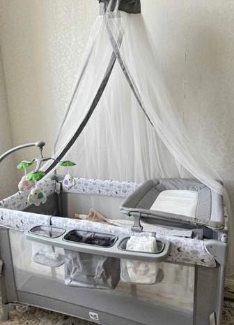 Манеж-кровать в идеальном состоянии.