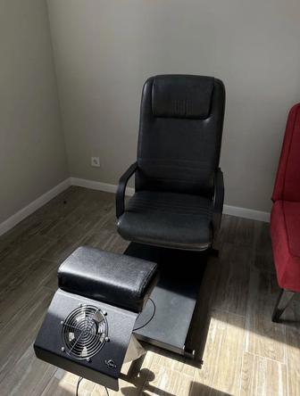 Продам педикюрное кресло с вытяжкой в отличном состоянии
