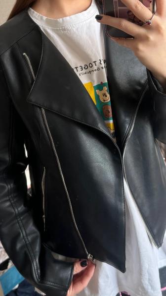 Кожанка черная