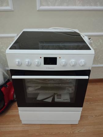 Электрическая стеклокерамическая плита с духовкой Hansa FCCW68204