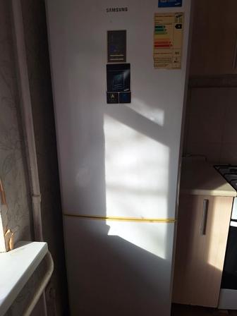 Холодильник с морозилкой снизу